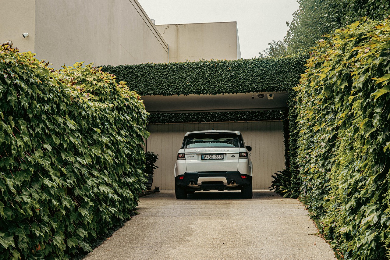 property, house, real estate, car wallpapers, court, land rover, car, garage, modern, hedges, cleas driveway, toorak, rich